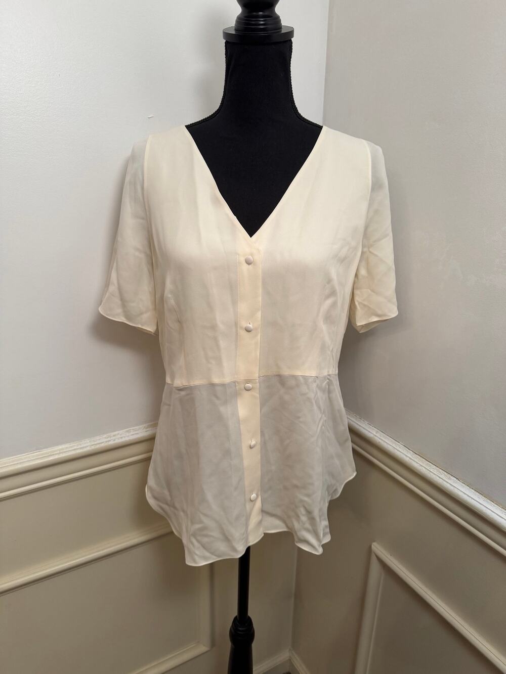 Theory Ivory 100% Silk Be Classic Vested V-Neck Blouse Top Button Up Georgette
